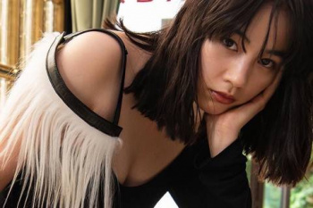 のん(能年玲奈)、遂に巨乳おっぱい解禁！谷間みせまくってるｗｗｗｗｗｗｗの画像
