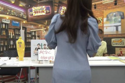 森香澄アナ、パンティ透け透け！お尻がドアップで映ってしまうｗｗｗｗｗ【GIF動画】の画像