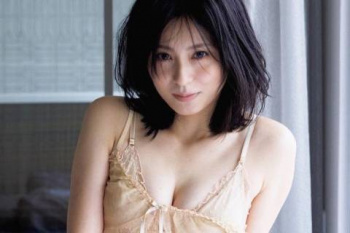 本仮屋ユイカ、最新おっぱい！胸元あらわなキャミソール姿がエロすぎるｗｗｗｗｗの画像