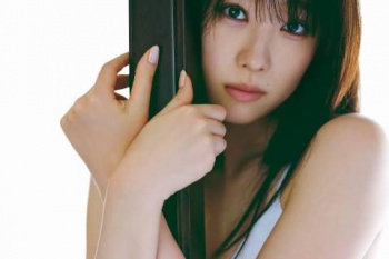 高橋ひかる、おっぱいの谷間！水着＆下着姿のエロボディを披露ｗｗｗｗｗｗｗｗの画像
