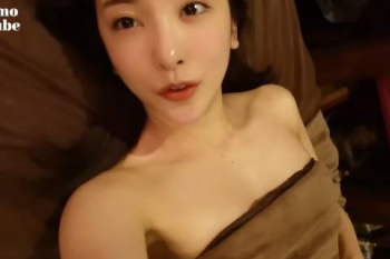 板野友美、おっぱい揉まれて悶絶！胸の谷間がエロすぎるｗｗｗｗｗｗｗ【動画あり】の画像