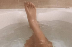 みちょぱ、入浴ヌード！素っ裸の太ももがエロくてたまらんｗｗｗｗｗ【GIF動画あり】の画像