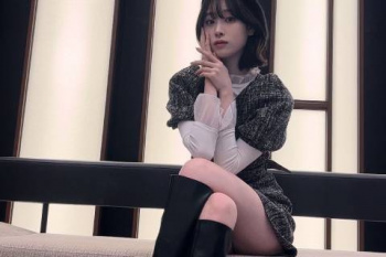 高橋ひかる、パンティが見えそう！股間と太ももがエロくてたまらんｗｗｗｗｗｗｗの画像