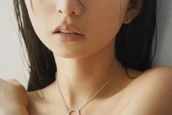 齋藤飛鳥、ブラジャーも脱いだ上半身裸おっぱいヌードがエロすぎるｗｗｗｗｗｗｗの画像