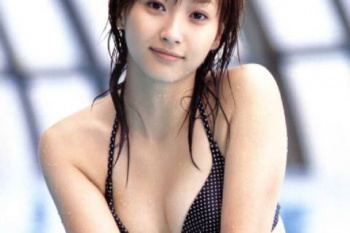 藤本美貴、水着おっぱい画像！お胸の谷間がエロくてたまらんｗｗｗｗｗｗｗの画像