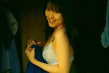 有村架純、おっぱいエロすぎ！ブラジャー姿の着替えシーンｗｗｗｗｗｗ【GIF動画】の画像