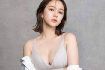 村重杏奈、爆乳おっぱいの谷間！下着姿のドスケベな身体がタマランｗｗｗｗｗｗｗの画像
