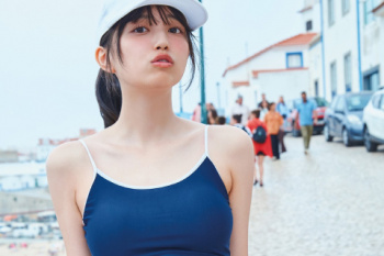 乃木坂46五百城茉央、ハイレグのスク水！半ケツ丸出しがエロくてたまらんｗｗｗｗｗの画像