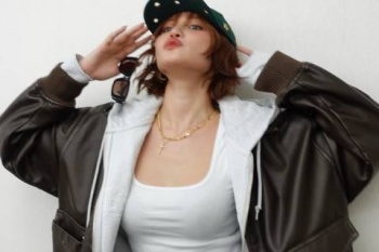 王林、タンクトップおっぱい！パンツモロ出しがエロくてたまらんｗｗｗｗｗｗｗの画像