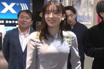 永野芽郁、乳首ポッチ！おっぱいの先っちょがエロすぎてたまらんｗｗｗｗｗｗｗの画像