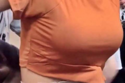あのちゃん、おっぱいデカッ!盛ったお乳もエロくてたまらんwwwww【GIF動画】の画像