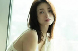 上戸彩、大きいおっぱいエロすぎ！お乳の谷間がエチエチたまらんｗｗｗｗｗｗｗの画像