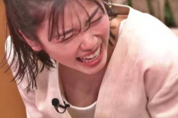 小芝風花、おっぱい見えた!お乳の谷間がエロくてたまらんwwwwwwwの画像