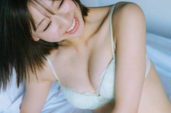 日向坂46富田鈴花、下着おっぱい！パンティ姿がエロくてたまらんｗｗｗｗｗｗｗの画像