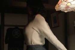 河合優実、おっぱいデカっ！乳房の形くっきりエロくてたまらんｗｗｗｗ【GIF動画】の画像