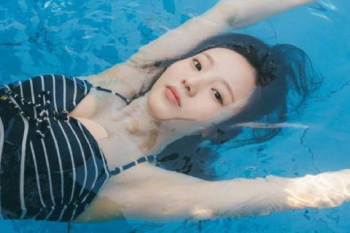 本田真凜、水着おっぱい露わに！お胸の谷間がエロくてたまらんｗｗｗｗｗｗｗの画像