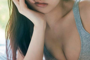 本田真凜、おっぱいの谷間！乳房の膨らみがエロくてたまらんｗｗｗｗｗｗｗｗの画像