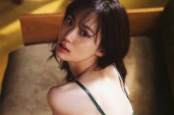 山下美月、Tバックパンティでお尻丸出しがエロくてたまらんwwwwwwwの画像