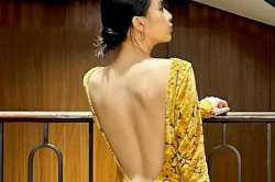 出口夏希、背中丸見え！ヒップライン強調されたお尻がエロくてたまらんｗｗｗｗｗの画像