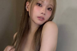 重盛さと美、チューブトップおっぱい！胸の膨らみがエロくてたまらんｗｗｗｗｗｗの画像