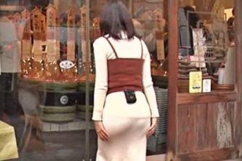 若林有子アナ、お尻の形が丸わかり！パンティ線が透けてエロすぎるｗｗｗ【GIF動画】の画像