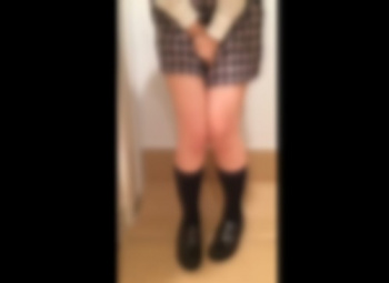 おしがまチャレンジ!制服JKさんがオシッコ我慢の末にお漏らしの画像