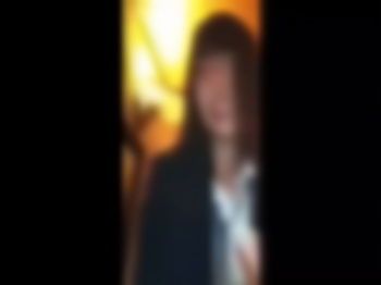 【個人撮影】ハメ撮りを手でガードして撮らせまいと喘ぎながら頑張るJKの画像