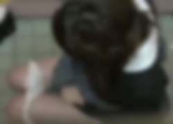 学校のトイレでオシッコ中のJKが盗撮とこじ開けレイプされてるガチの犯罪動画がエグい…の画像