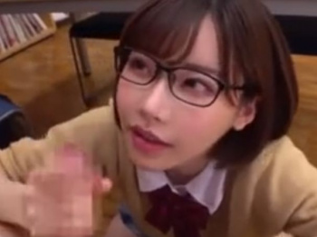 深田えいみのパイズリであえなく狭射してしまう男子生徒wの画像