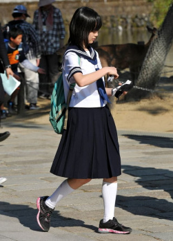 【eros623街撮りJC】幼さの残る発育途中な青い果実を愛でるJCと思われる様々な場所で撮られた画像4の画像