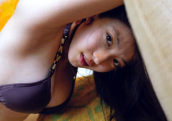 【今田美桜4】健康的な肉体美を水着で披露する21歳の魅力が凝縮された写真集画像の画像