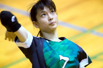 【白岩蘭奈】スレンダーなスタイルで魅了する美人選手のパン線・プリケツを楽しむ動画+大学時代の画像中心の画像
