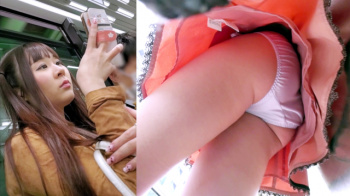 【upskirt461逆さ撮りJD】薄いピンクのサテンPを高画質で撮られるプリプリの太ももが美味しそうな無警戒なJDの画像