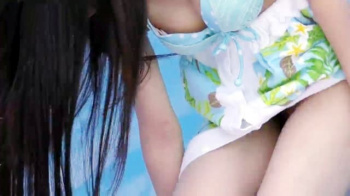 【eros978着替え盗撮】簡易テントで水着に着替えるかわいい2人組のお尻・おっぱいを堪能する動画の画像