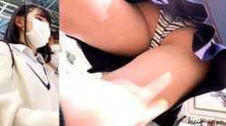 【upskirt895逆さ撮りJK】プリプリの白いお尻に食い込み気味な縞Pを撮られちゃう透明感あるかなりカワイイJKの画像