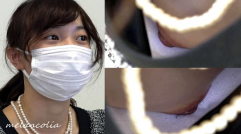 【eros1434乳首チラ盗撮】結婚式の受付で胸元から美味しそうな大きめ乳首を撮られるお姉さんの画像