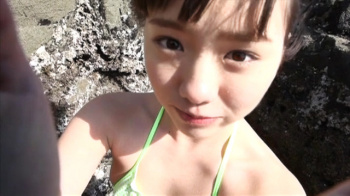 【楠みゆう18】最も可愛かったであろう時の無邪気なエロスを小さめなビキニで堪能する”佐々木みゆう”時代のイメージ動画③の画像