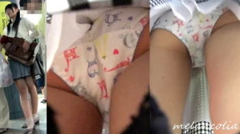 【upskirt1147逆さ撮りJK】綿のプリントPを撮られるプリッとしたお尻と太ももがエロいCかもしれないカワイイ私服JKの画像