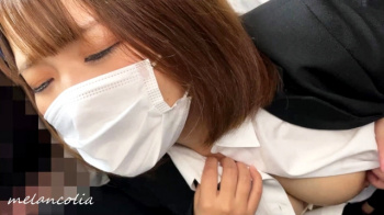 【eros1794電車チカン盗撮】電車内でなかなかの巨乳を放り出され大きめ乳首をコリコリされると感じているエロ顔を晒してしまうエロめなOLさんの画像