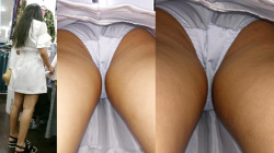 【upskirt2420逆さ撮り】白のサテンPを撮られるプリプリの太ももがエロいCかKくらいの美人な若い娘の画像