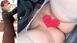 【upskirt2480逆さ撮りOLさん】オープンクロッチのパンストでパイパンマ●コ丸見えになってしまう美人OLの画像