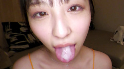 【新木希空2】見つめながらのフェラで肉棒を堪能したあと舌上射精を受ける抜群の透明感ある美少女②の画像