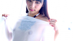 【天羽成美12】レースカーテン越しに全裸になり美味しそうな乳首やプリケツを披露する限界ギリギリなイメージ動画の画像