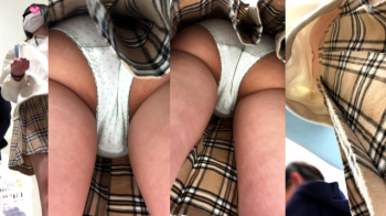 【upskirt2854逆さ撮り】白地に水色ドット柄Pをプリケツに食い込ませるお股とお尻のプリプリ具合がエロい若めな娘の画像