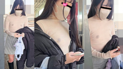 【eros2745乳首透け】ノーブラでシースルーのインナーを着てちょっと黒目の乳首を晒してしまう黒髪ロングの美人さんの画像