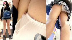 【upskirt2902逆さ撮りJK】サテンの薄ピンクPを太もも舐めのアングルでねっとりと撮られちゃう股間の膨らみがエロいカワイイJKの画像