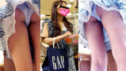 【upskirt2927逆さ撮りJD】クロッチ部分をぷっくりと膨らませる薄いブルーのサテンPを撮られるかなり美人なJDの画像