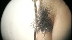 【eros2798シャワー室盗撮】海の家のシャワー室で剛毛もじゃもじゃ陰毛と裸体を撮られる若い娘の画像