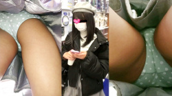 【upskirt3089逆さ撮り】プリケツに食い込む気味な水玉ナマPを撮られちゃうカワイイ若い娘の画像
