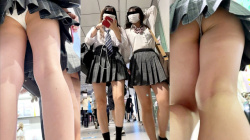【upskirt3144逆さ撮りJK】長時間粘着撮りされ生Pとプリプリの太ももを晒し続ける2人組のJKの画像